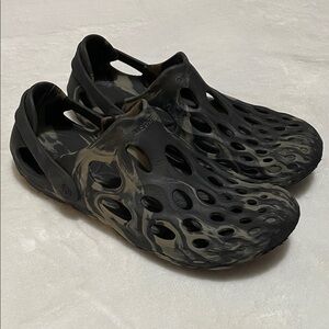 Merrell Men’s Black and Tan Hydro Moc Clogs 13
